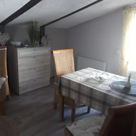 Tweet Tohuus Apartment